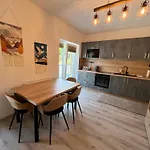 Prague Airport Family Apartmán *